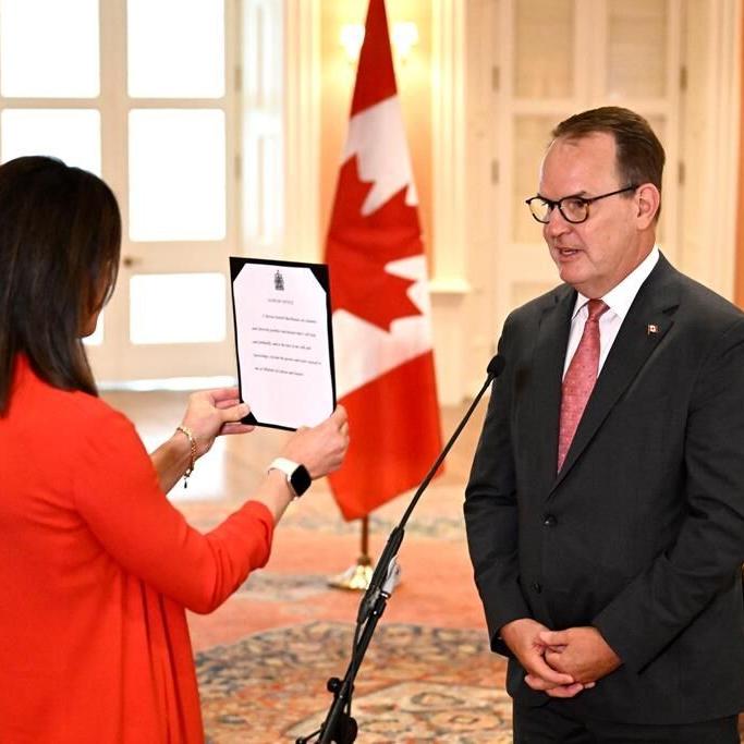 Liberal House leader Steven MacKinnon sworn in as labour minister, replacing O'Regan